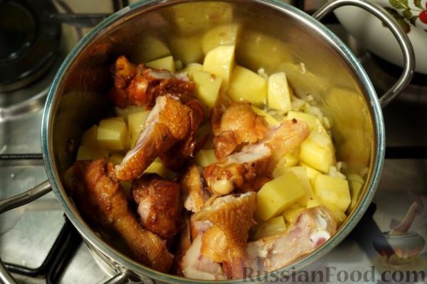 Щавелевый суп с копчёной курицей и яйцом