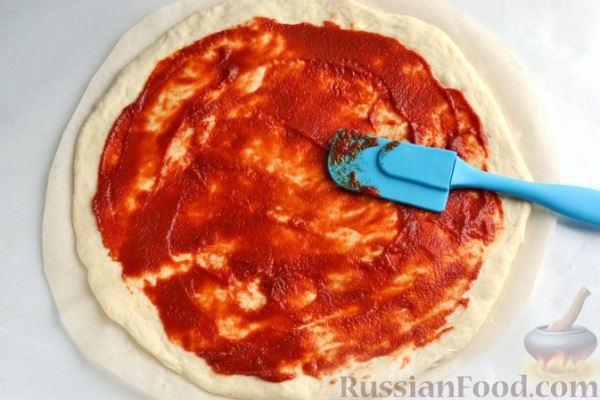 Быстрая пицца с колбасой и сыром