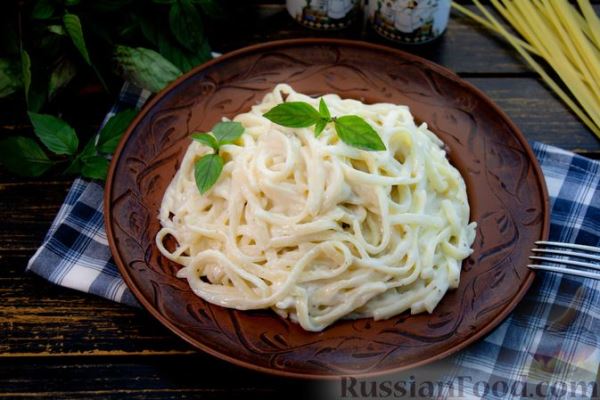 Спагетти в сырно-сливочном соусе