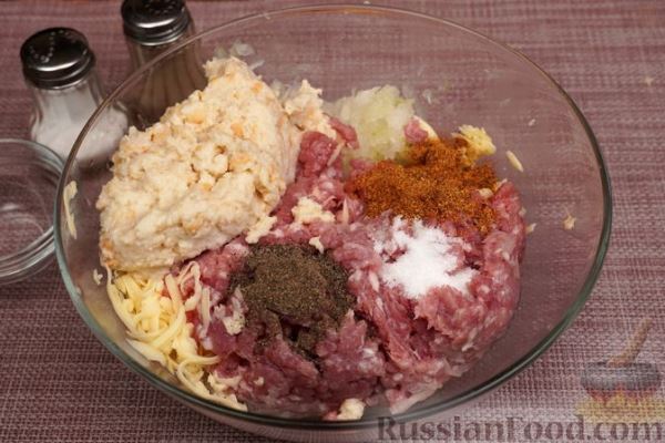 Мясные тефтели с яблоком и сыром, в томатном соусе