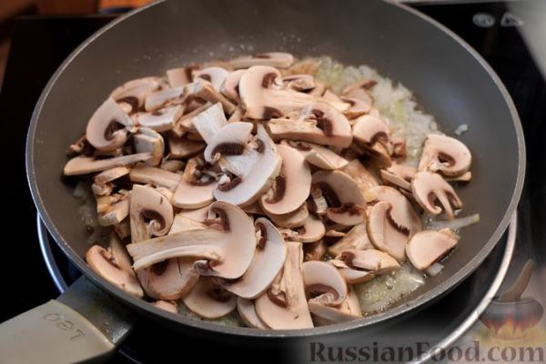 Жюльен с креветками, грибами и сыром