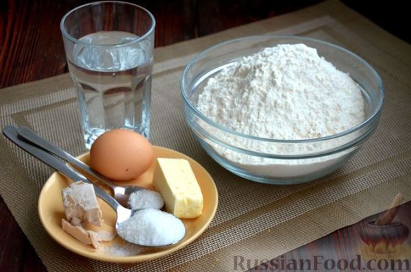 Пиццы "Школьные" с варёной колбасой, маринованными огурцами и сыром