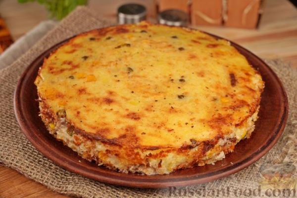 Пастуший пирог с рыбой, кукурузой и горошком