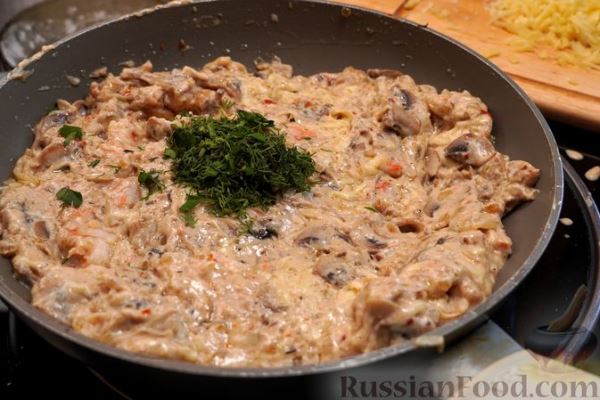 Жюльен с креветками, грибами и сыром